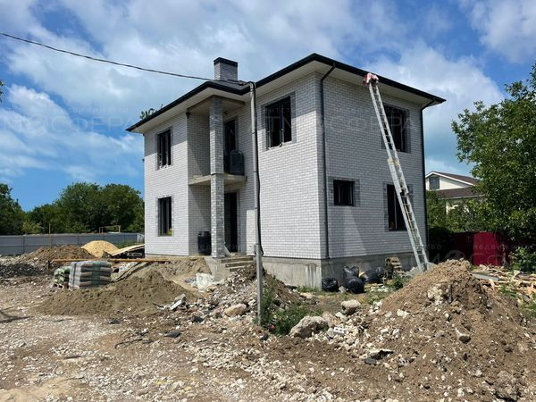 Новый дом 144 кв м с центральными коммуникациями в г. Анапа