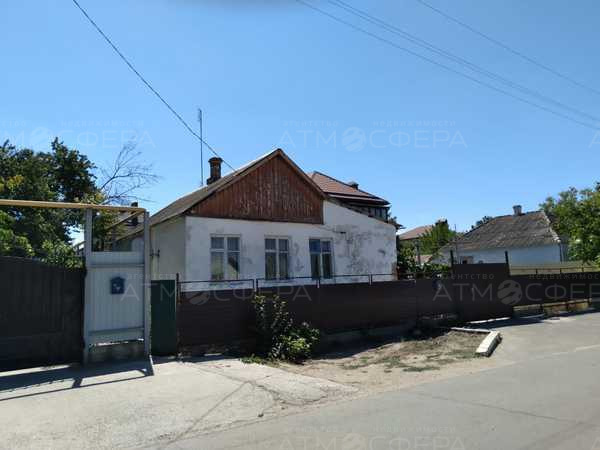 Продаётся 1/2 домовлодения на земле.