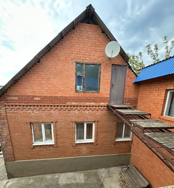 В продаже жилой дом с гостевым домом в центре п. Сукко
