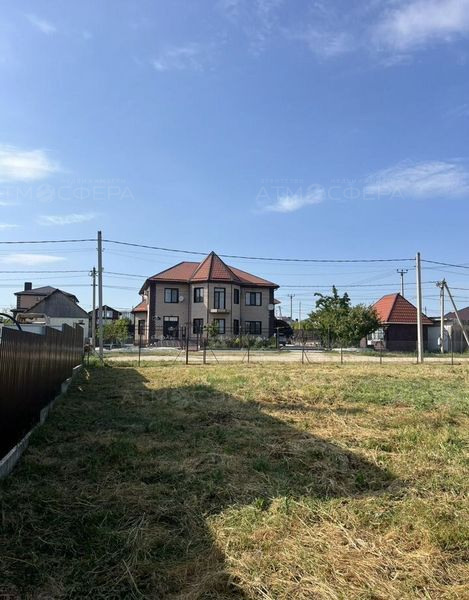 Продаётся земльный участок в п. Пятихатки