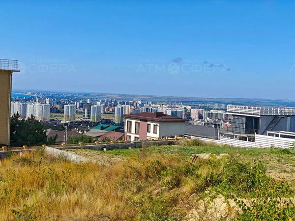 Продается земельный участок около моря.